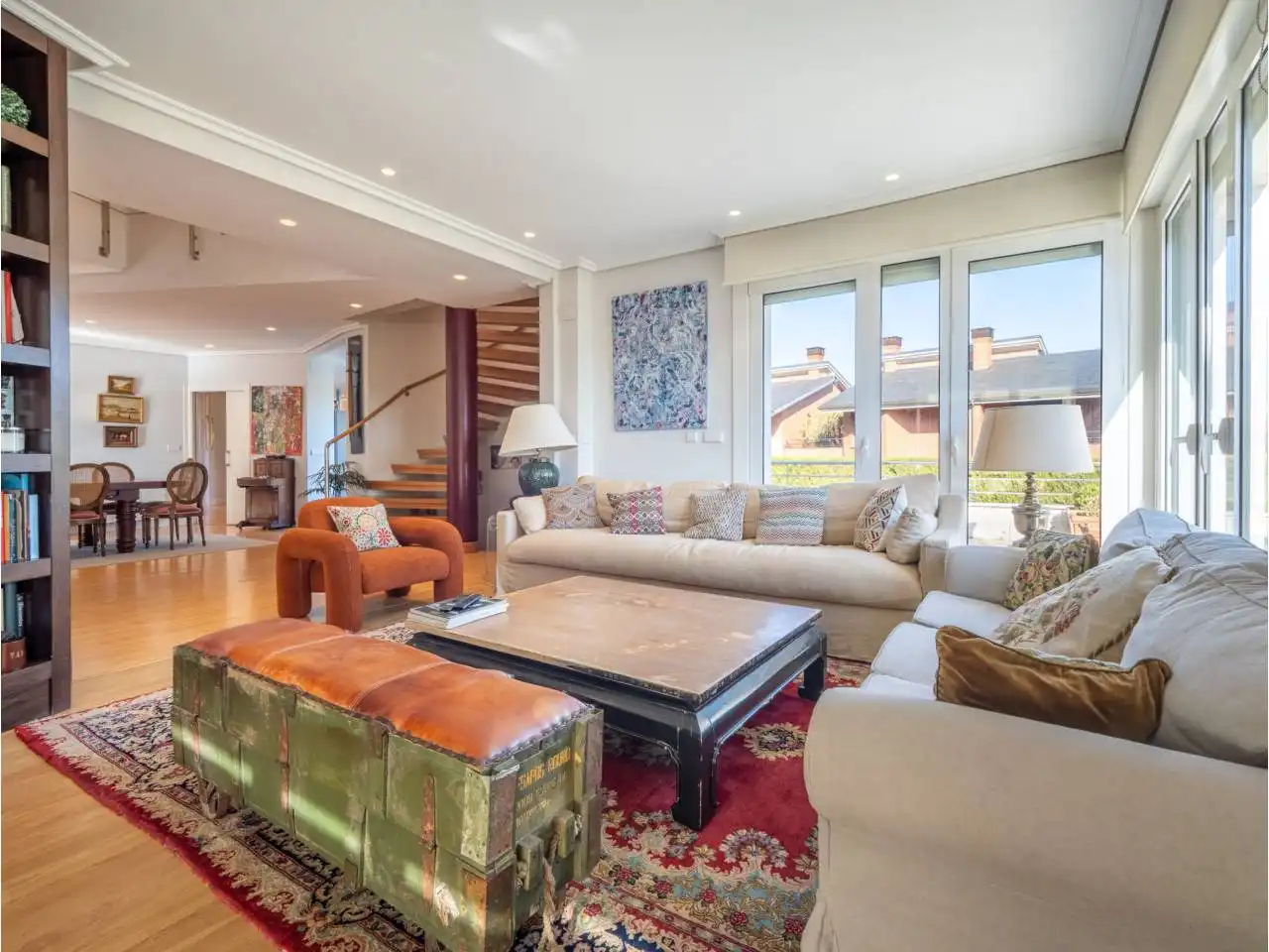 Sala d'estar de Casa o xalet en venda en Donostia - San Sebastián  amb Aire condicionat, Calefacció i Jardí privat