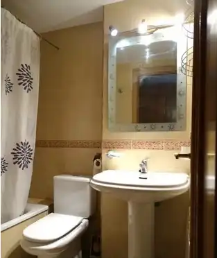 Badezimmer von Wohnung zur Miete in Linares mit Klimaanlage, Heizung und Möbliert
