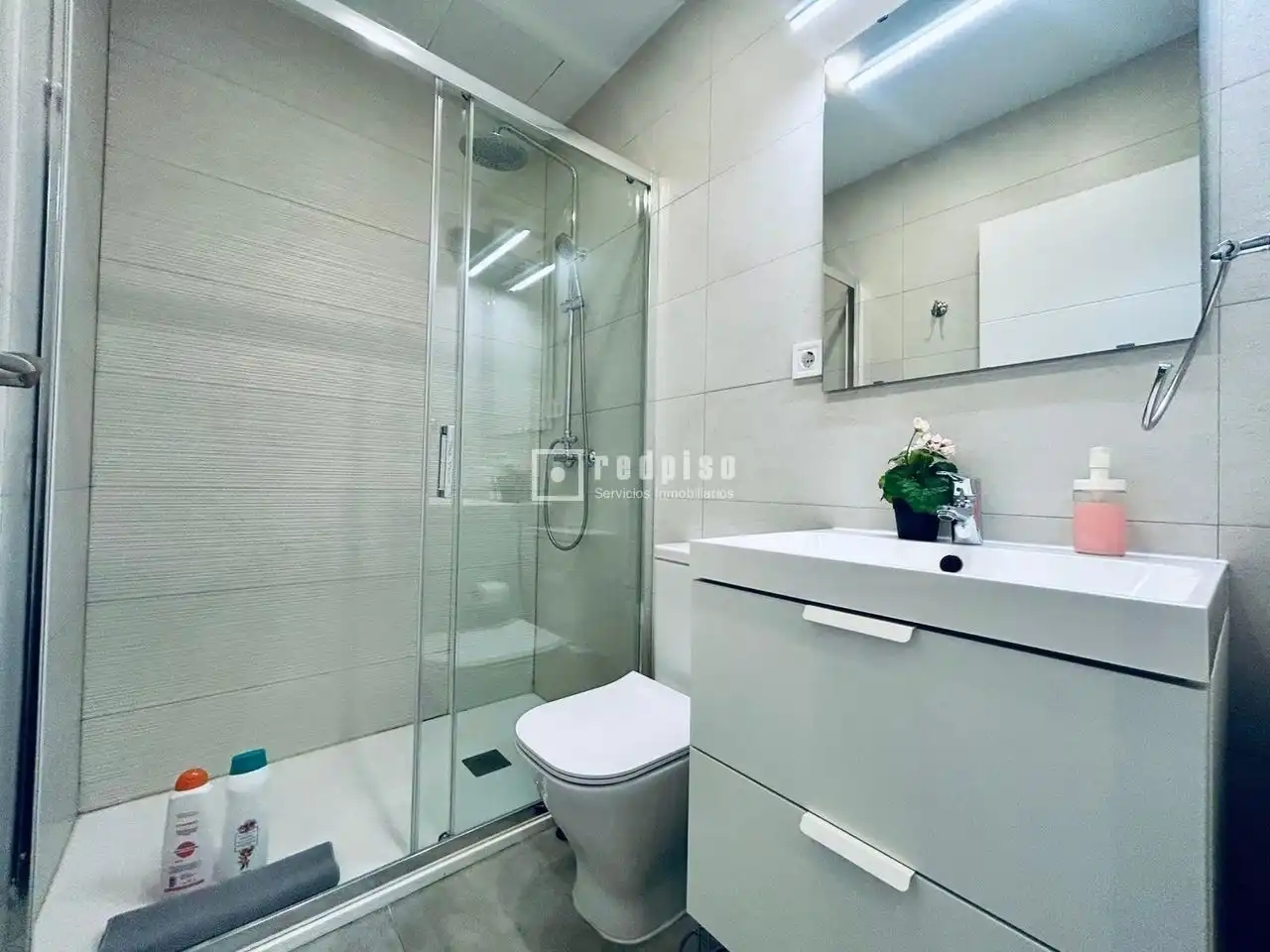 Baño de Piso en venta en Madrid con Terraza, Amueblado y Alarma