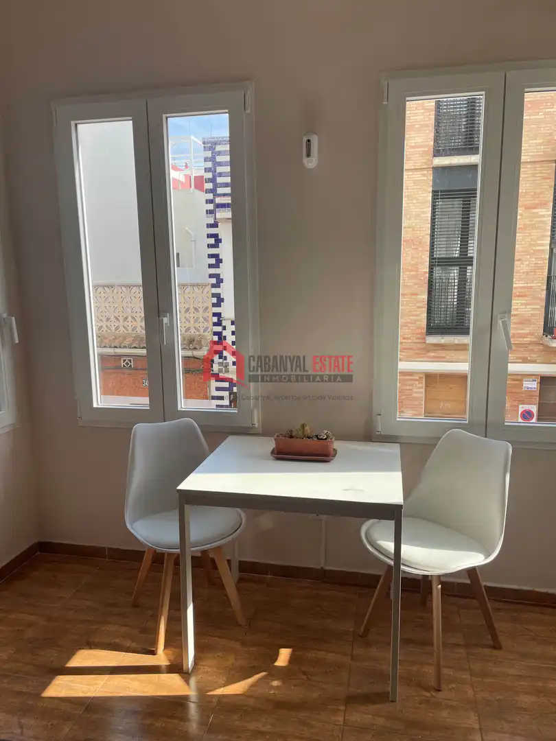 Exterior view of Apartments for sale in Valencia  with Air Conditioner, Furnished and Alarm