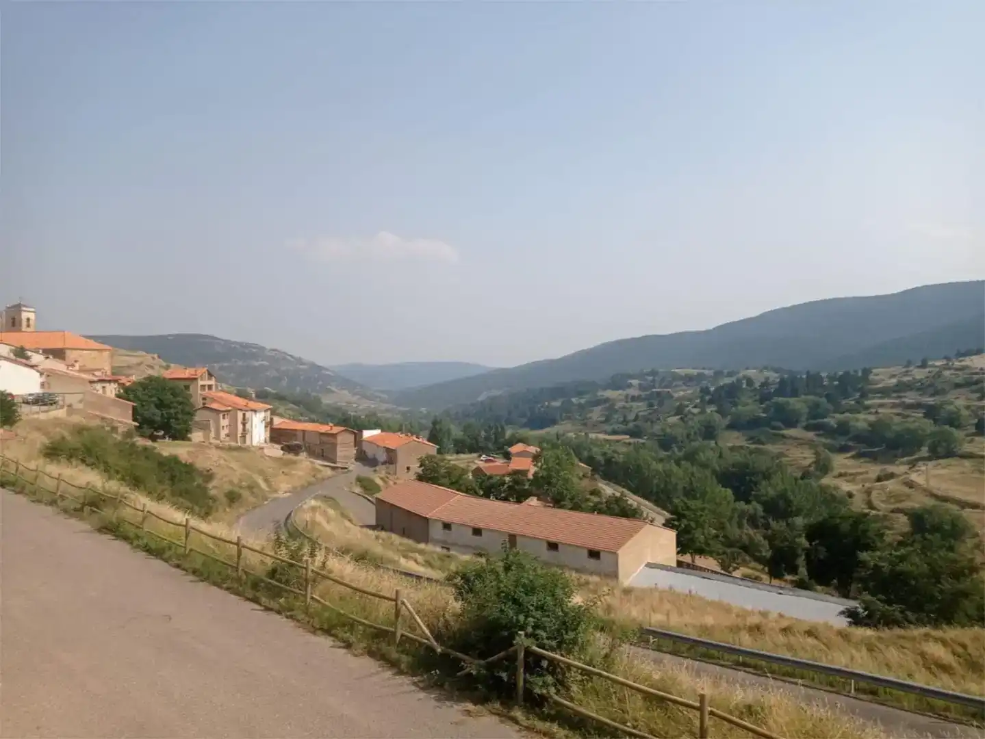 Vista exterior de Casa adosada en venda en Valdelinares amb Moblat i Balcó