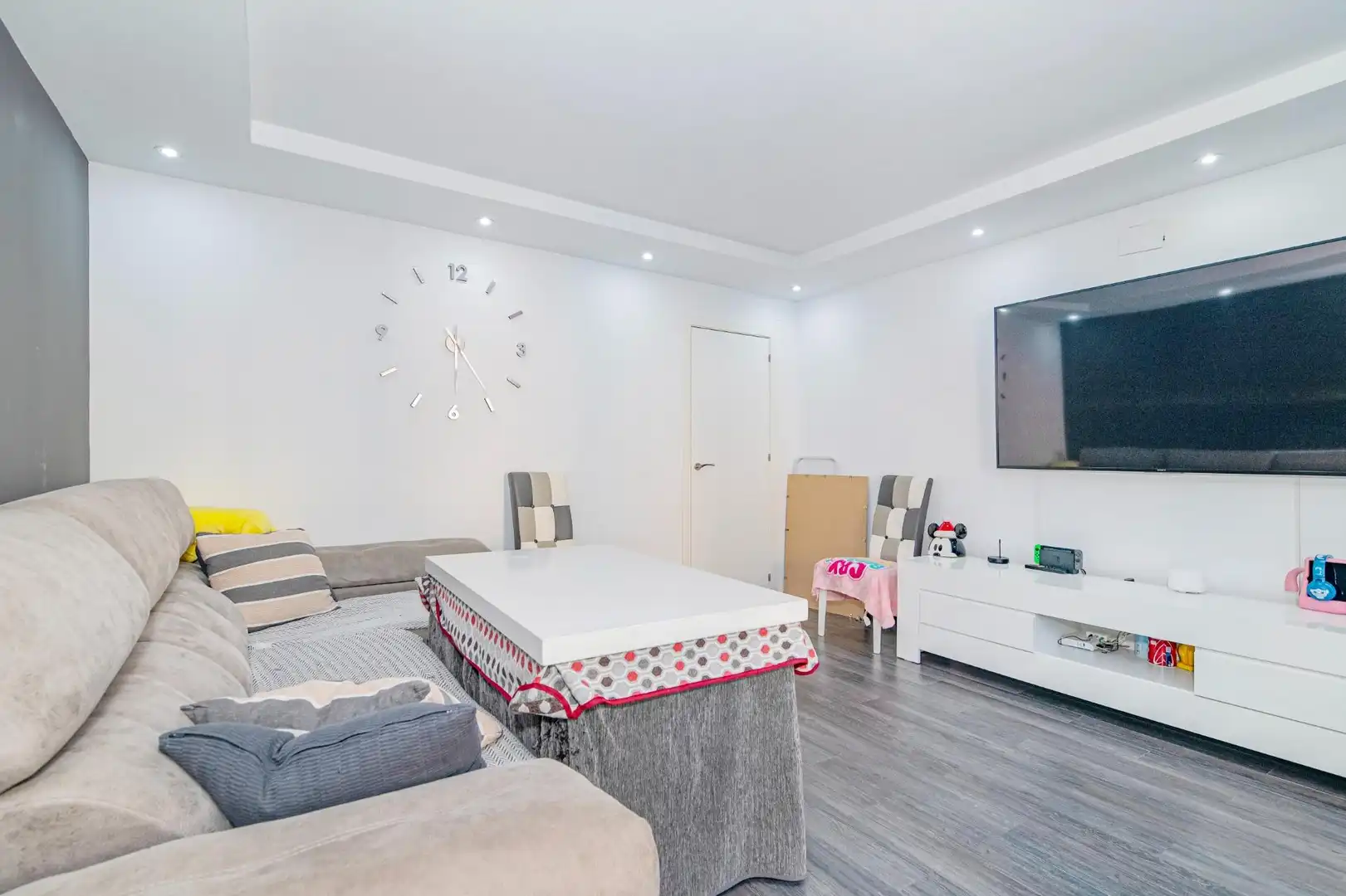 Living room of Flat for sale in Granada  with Air Conditioner, Heating and Furnished