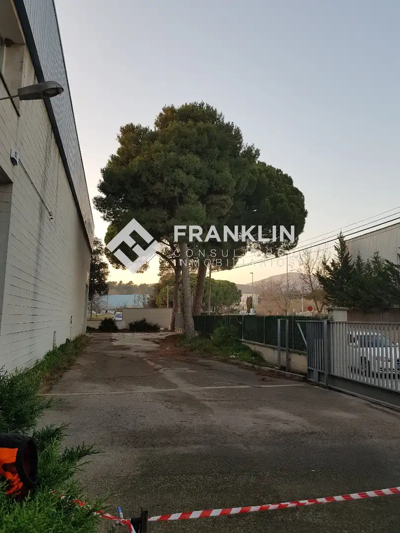 Außenansicht von Fabrikhallen zur Miete in La Garriga