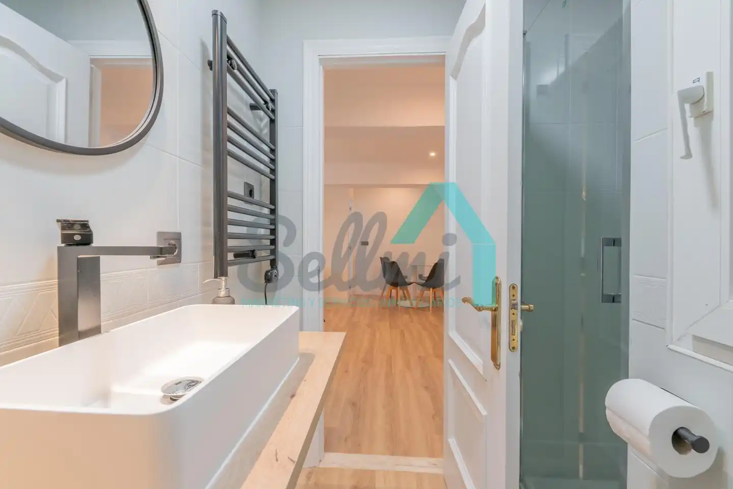 Bathroom of Flat for share in Oviedo   with Heating, Terrace and Furnished
