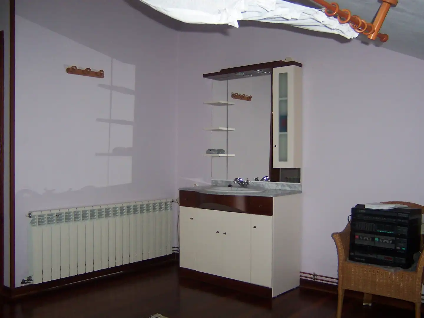 Bany de Casa o xalet en venda en Luena  amb Jardí privat, Terrassa i Moblat