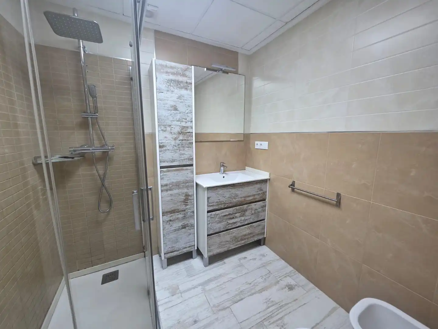 Baño de Casa o chalet de alquiler en Santa Pola con Aire acondicionado, Jardín privado y Trastero