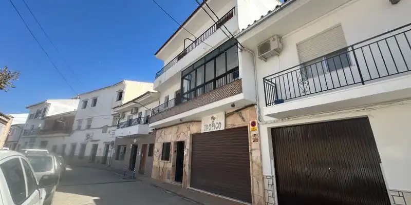 Vista exterior de Casa adosada en venda en Villanueva del Trabuco amb Aire condicionat, Terrassa i Traster