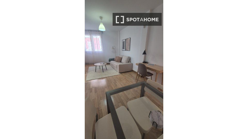 Exterior view of Flat to rent in  Madrid Capital  with Air Conditioner, Heating and Furnished