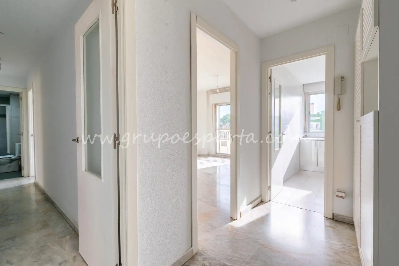 Flat for sale in Sevilla  with Air Conditioner and Balcony