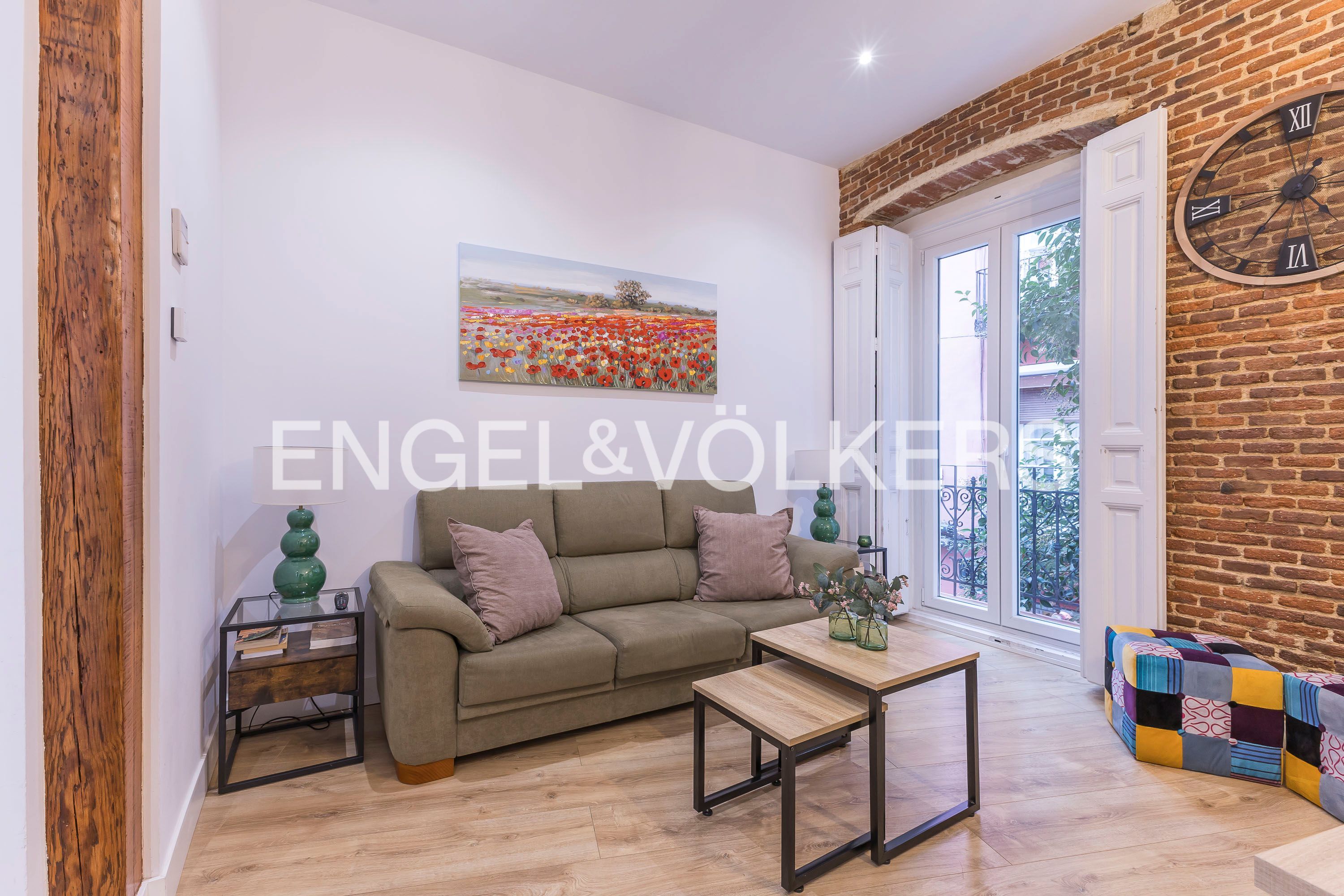 Sala d'estar de Apartament de lloguer en  Madrid Capital amb Aire condicionat, Calefacció i Moblat