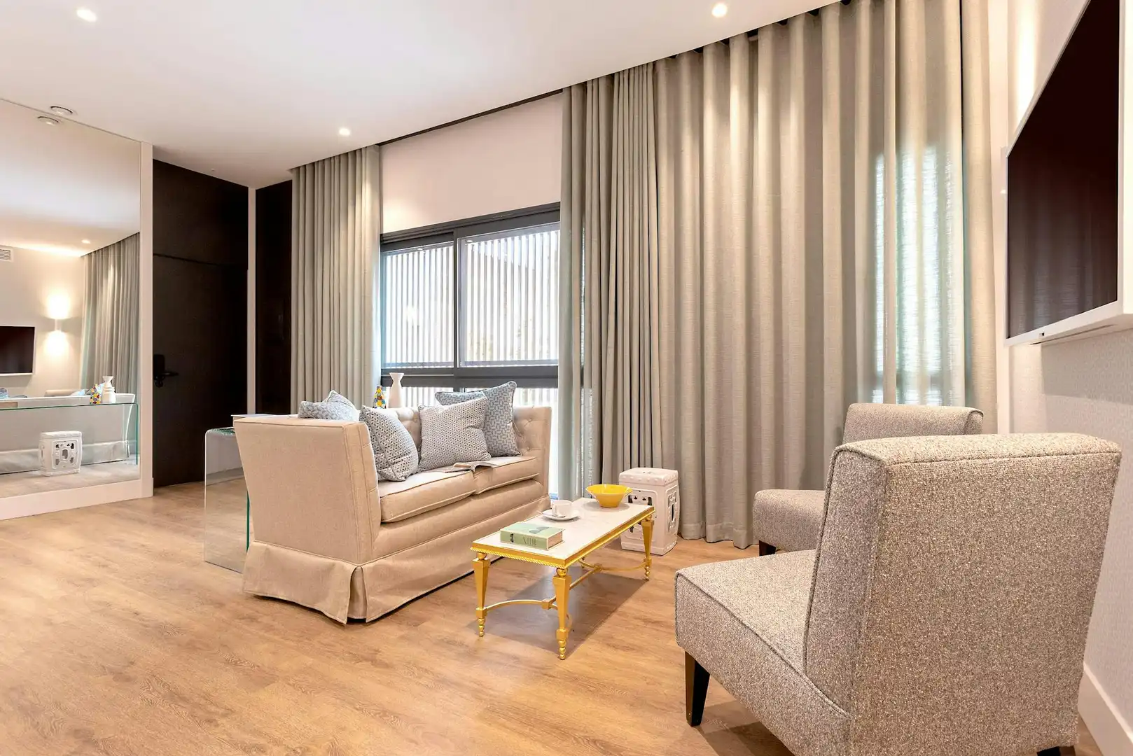 Living room of Flat for rent in Sevilla  with Air Conditioner, Heating and Washing machine