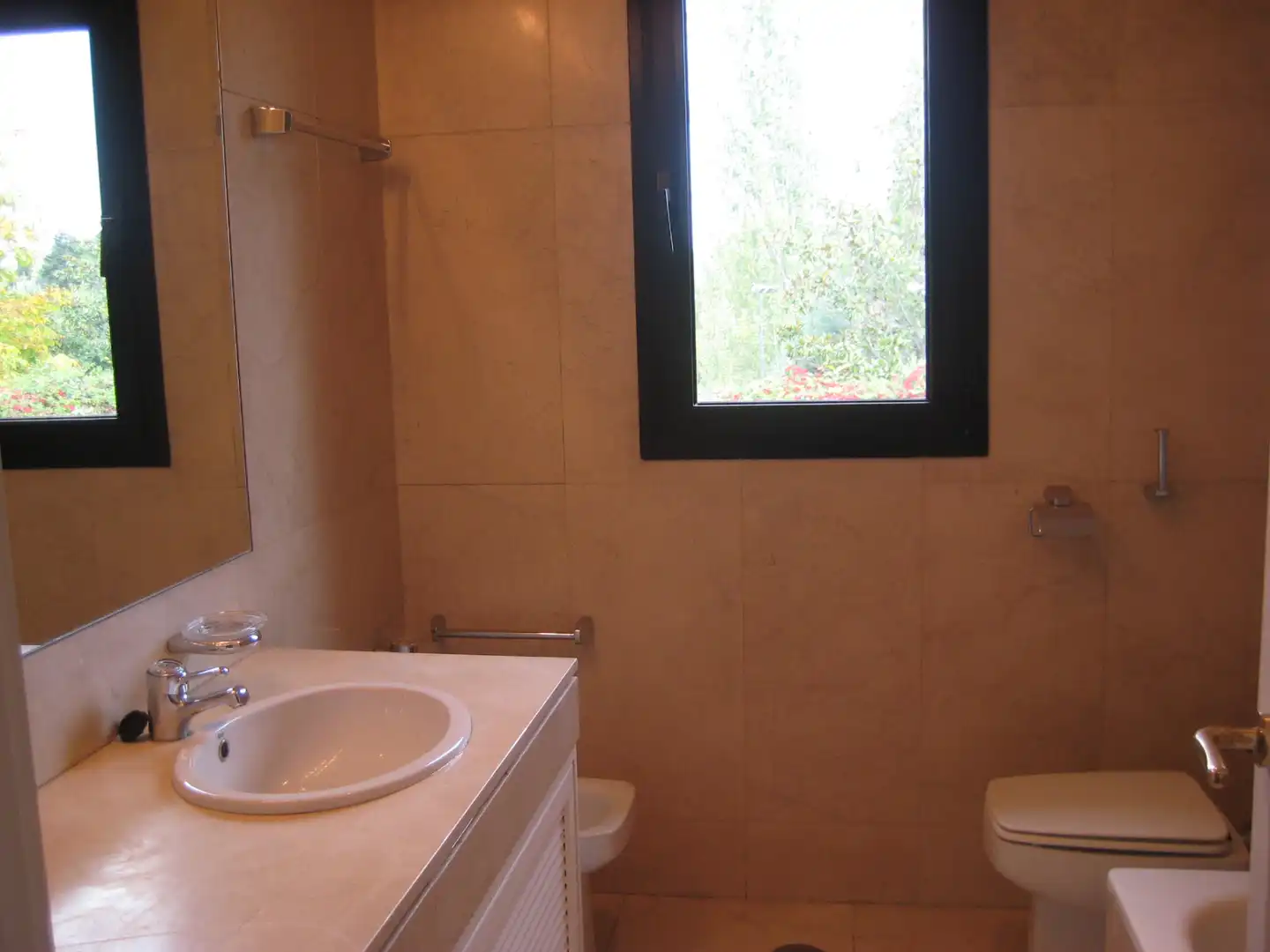 Baño de Casa o chalet de alquiler en Pozuelo de Alarcón con Aire acondicionado, Jardín privado y Parquet