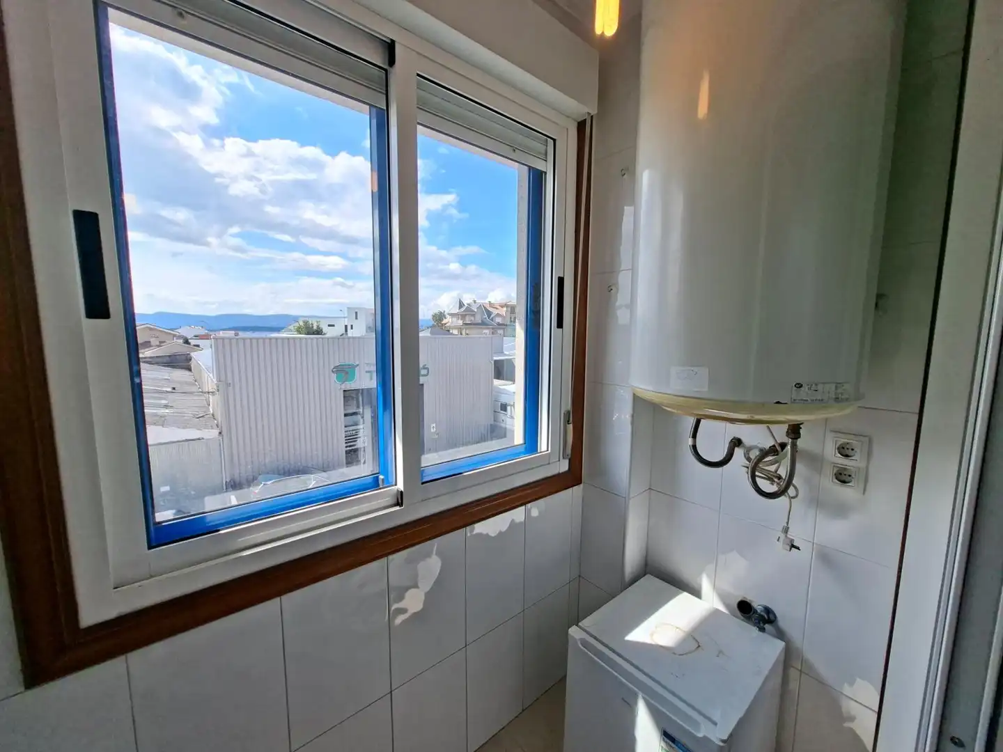 Badezimmer von Wohnungen zum Verkauf in Vilagarcía de Arousa mit Parkett
