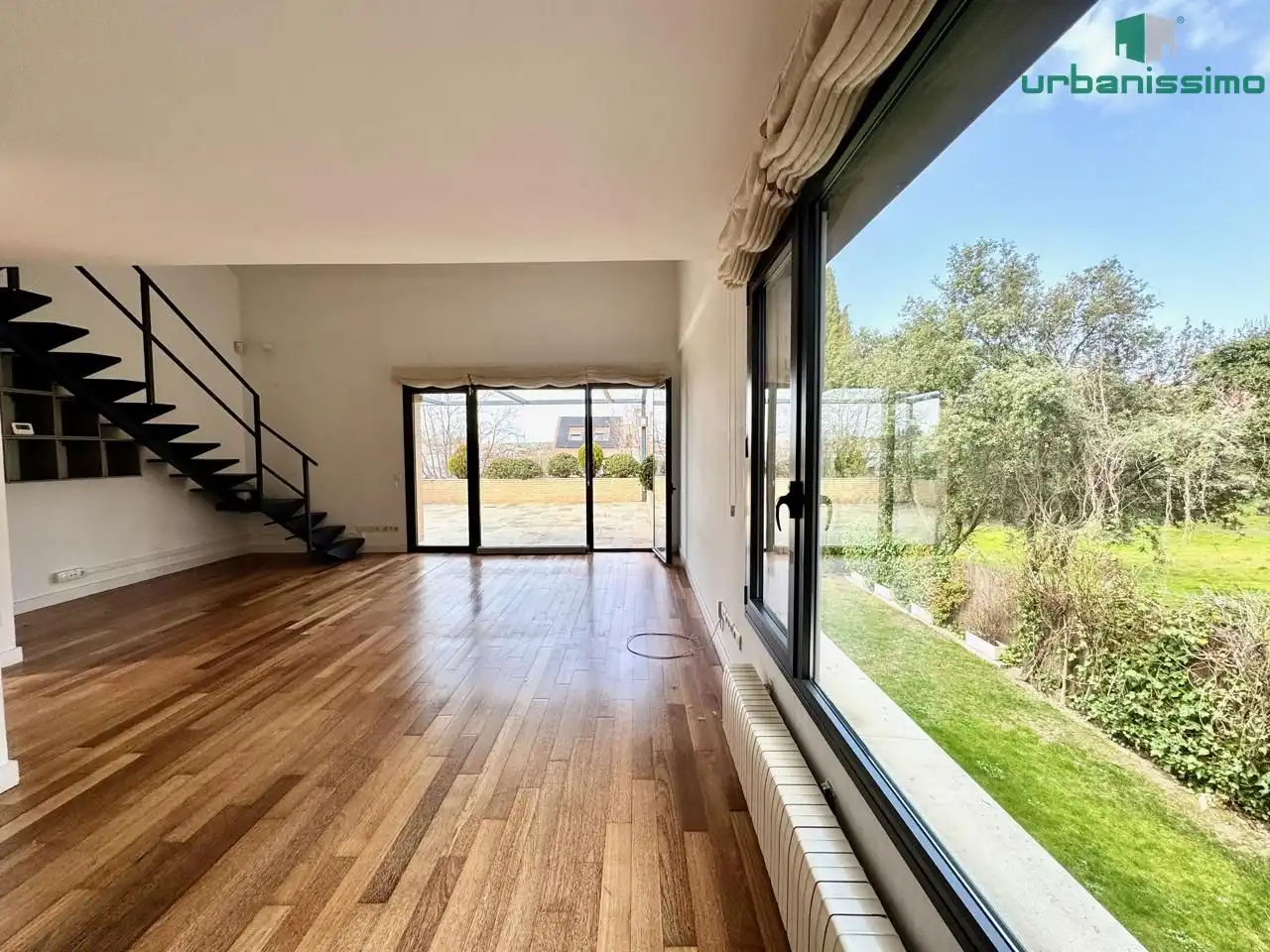 Living room of Detached homes for sale in Madrid  with Air Conditioner, Heating and Private garden