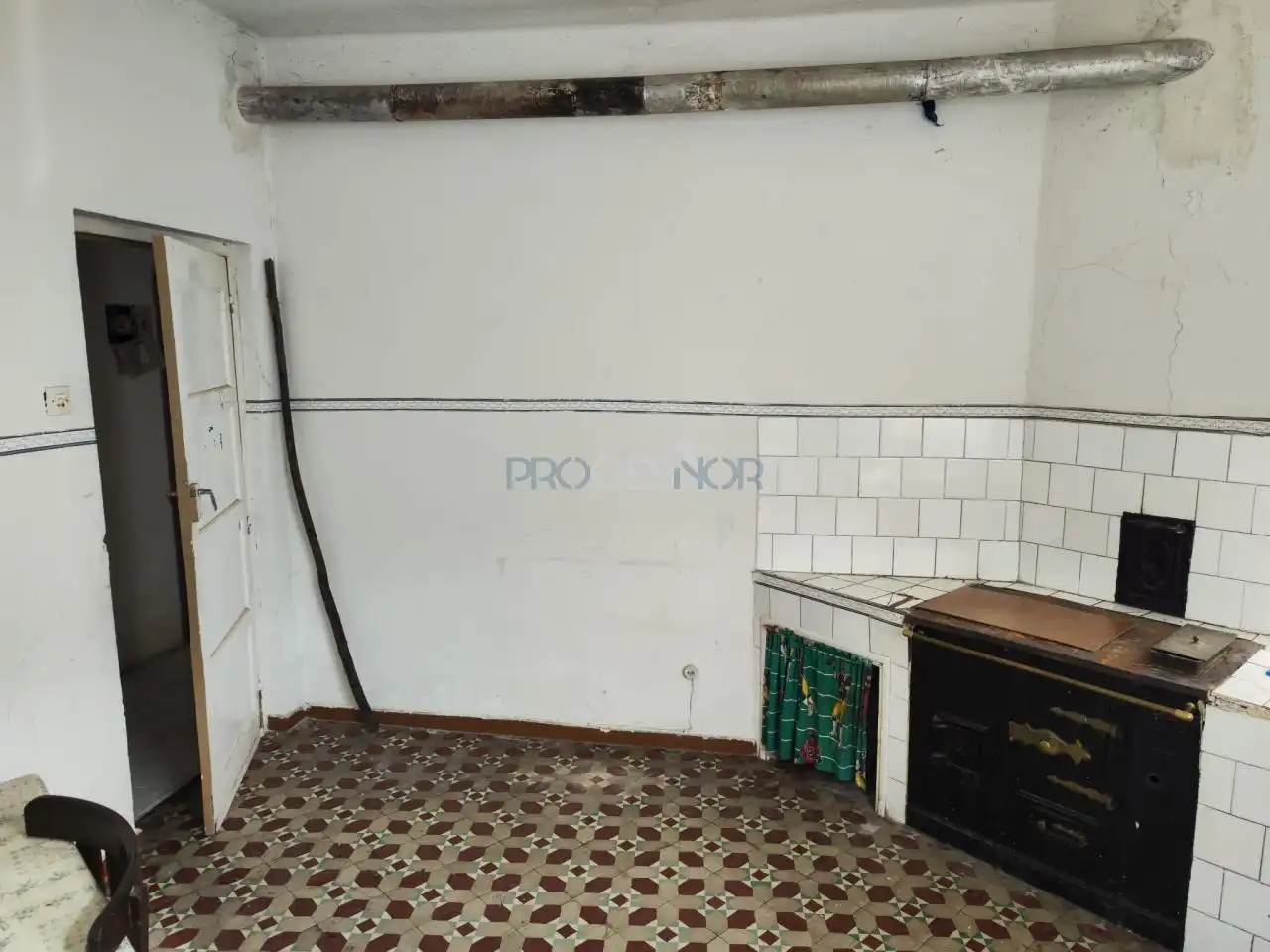 Cuina de Casa o xalet en venda en León Capital  amb Jardí privat i Traster