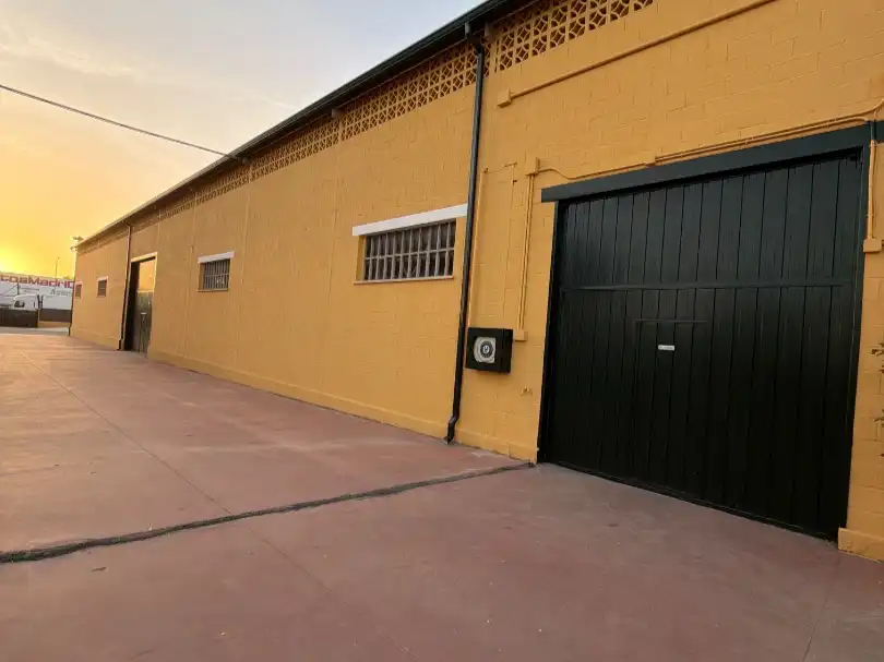 Vista exterior de Garaje de alquiler en Aranjuez con Alarma