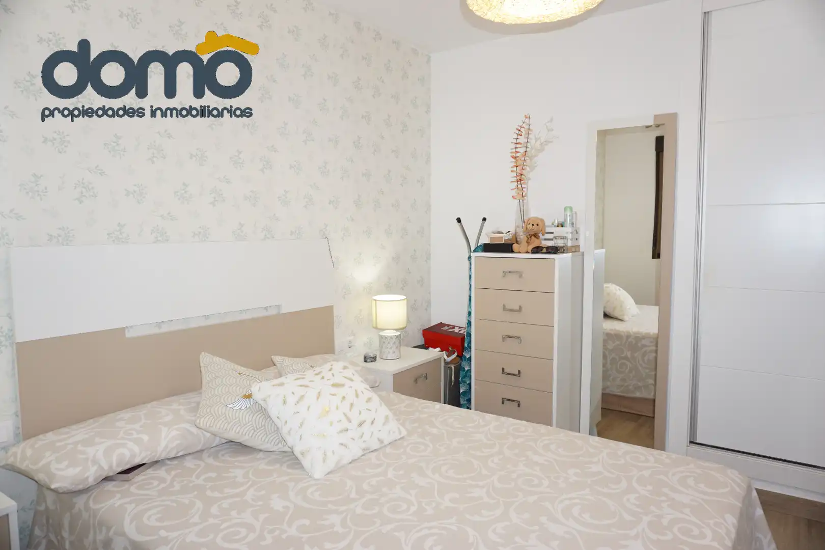 Habitación de Piso en venta en Almería con Aire acondicionado, Terraza y Piscina comunitaria