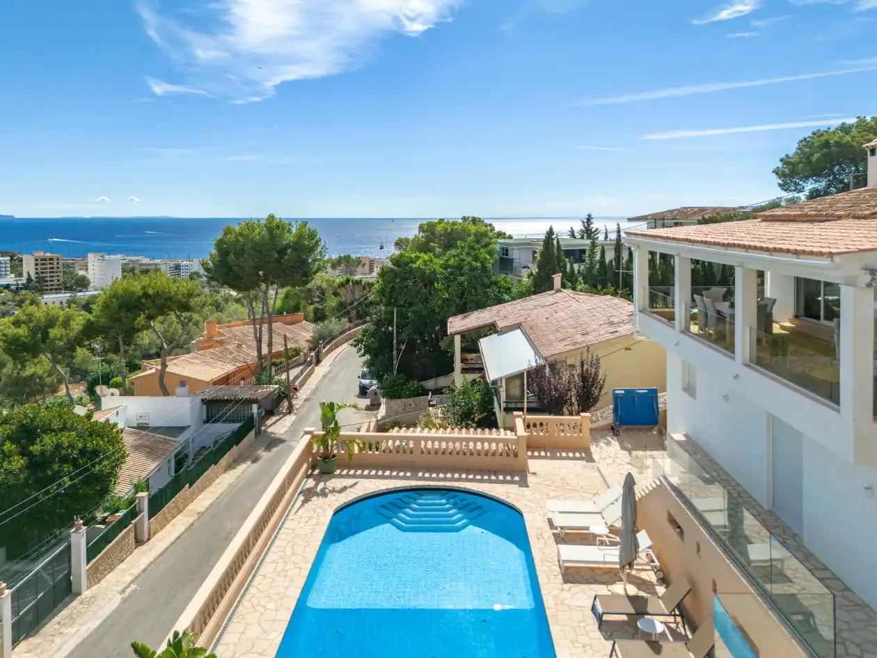 Swimming pool of Houses for sale in Calvià