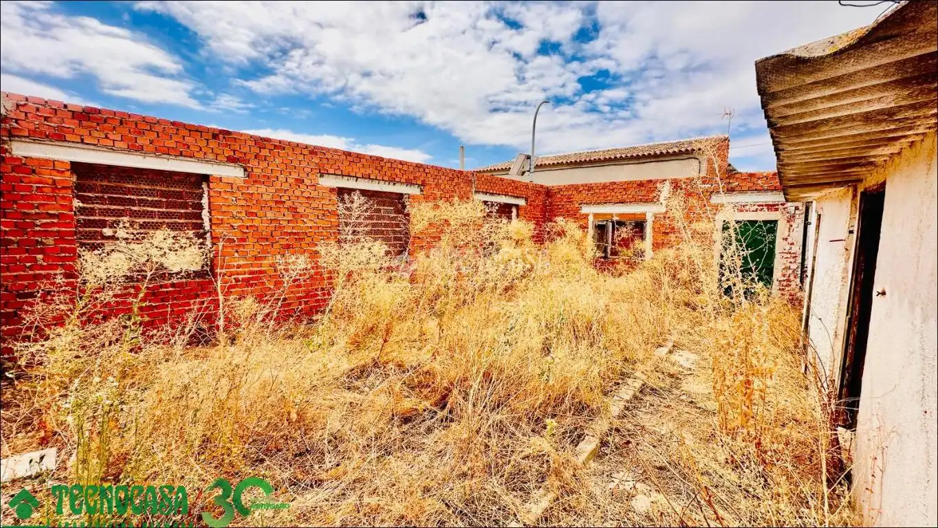 Terreno industrial en venta en Quero