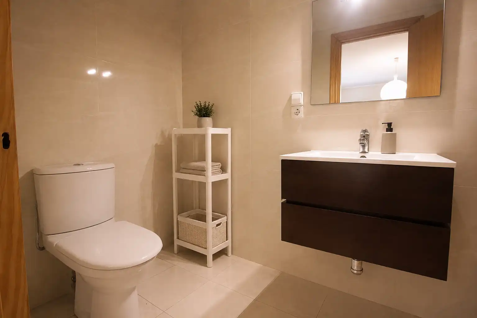 Bathroom of Flat for sale in Valencia  with Furnished, Oven and Washing machine