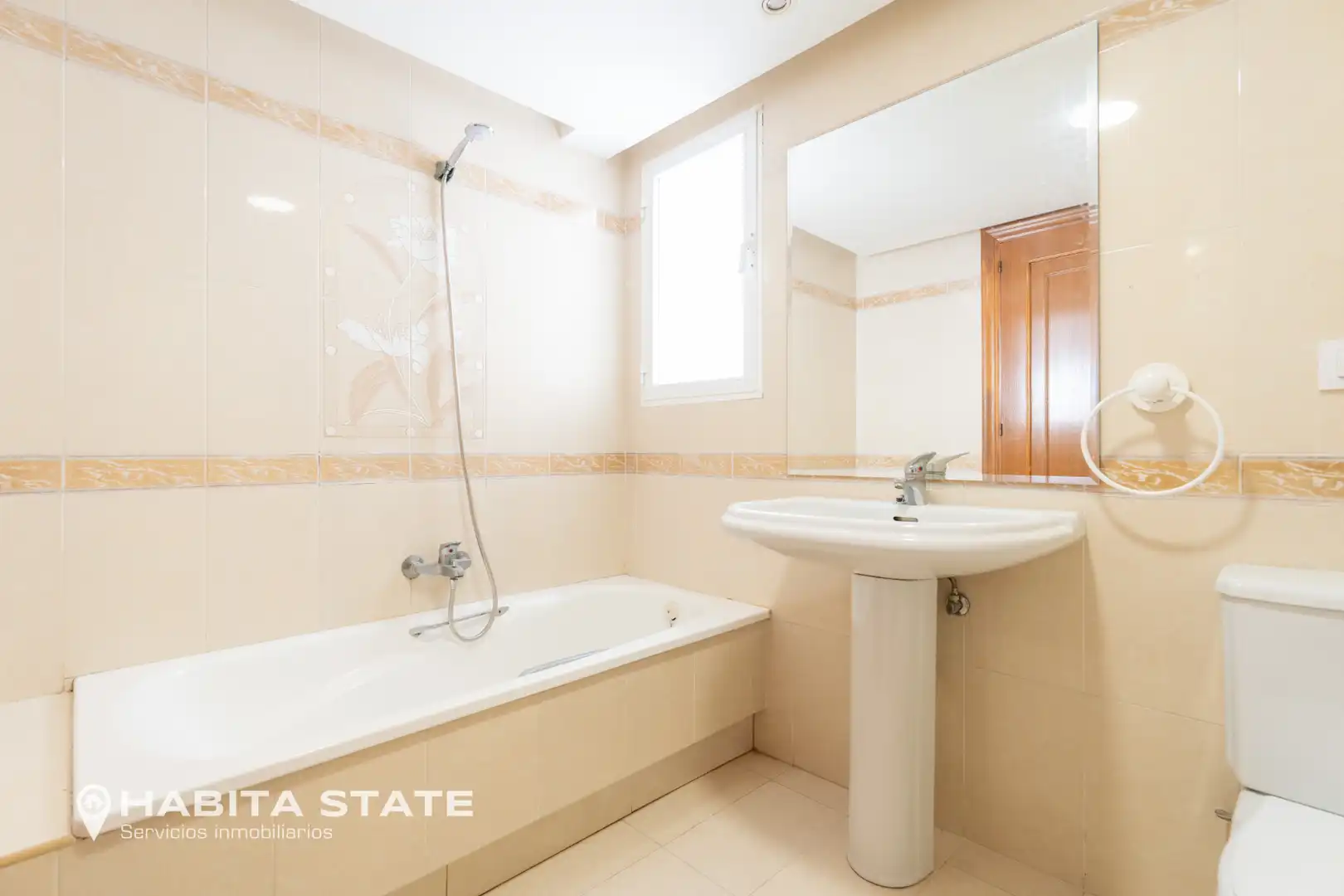 Bathroom of Flat for rent in Almería  with Air Conditioner, Heating and Terrace