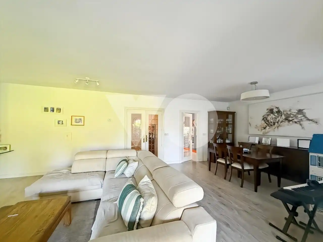 Sala d'estar de Casa adosada en venda en Majadahonda amb Aire condicionat, Calefacció i Jardí privat