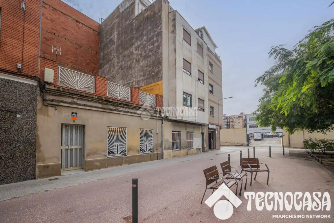 Vista exterior de Casa adosada en venda en Riu Nord