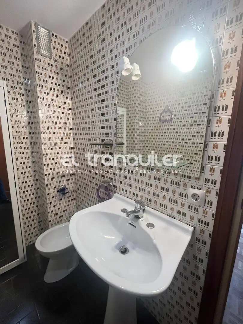 Bathroom of Flat for rent in Madrid  with Parquet flooring, Terrace and Washing machine