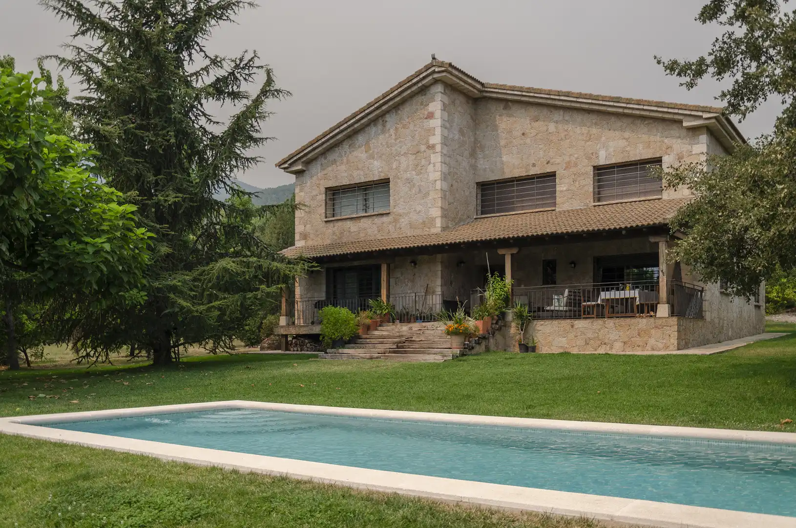 Vista exterior de Finca rústica en venta en La Adrada  con Jardín privado, Terraza y Piscina
