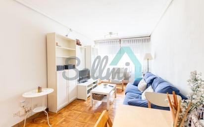 Sala d'estar de Pis en venda en Oviedo  amb Calefacció i Parquet