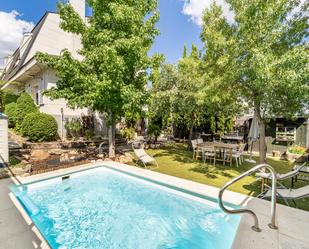 Piscina de Casa o xalet en venda en Sevilla la Nueva amb Aire condicionat i Piscina