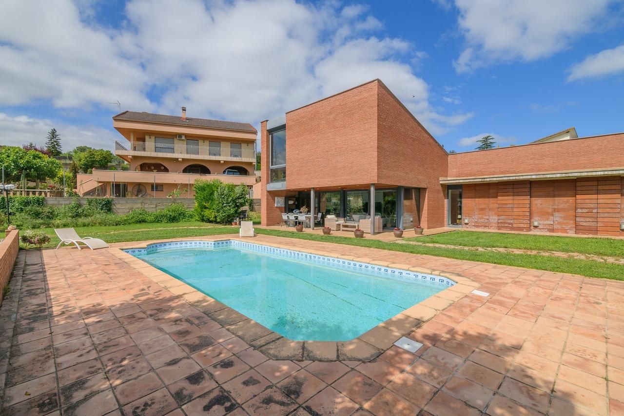 Piscina de Casa o xalet en venda en Sant Salvador de Guardiola amb Aire condicionat, Calefacció i Jardí privat