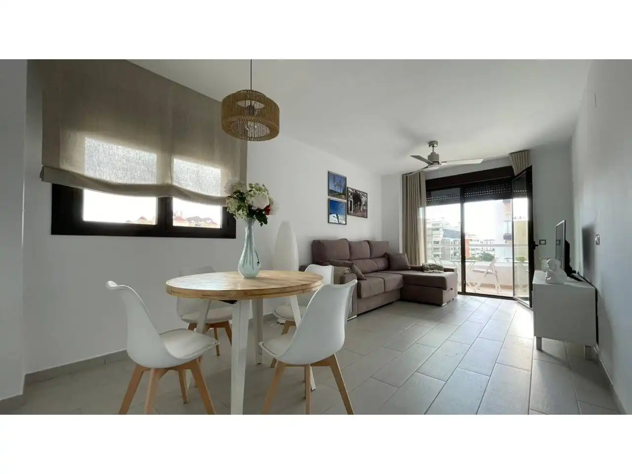Sala de estar de Piso de alquiler en Estepona con Aire acondicionado, Calefacción y Terraza