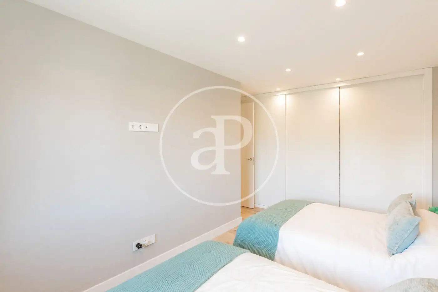 Schlafzimmer von Haus oder Chalet zum Verkauf in Pozuelo de Alarcón mit Klimaanlage, Heizung und Privatgarten