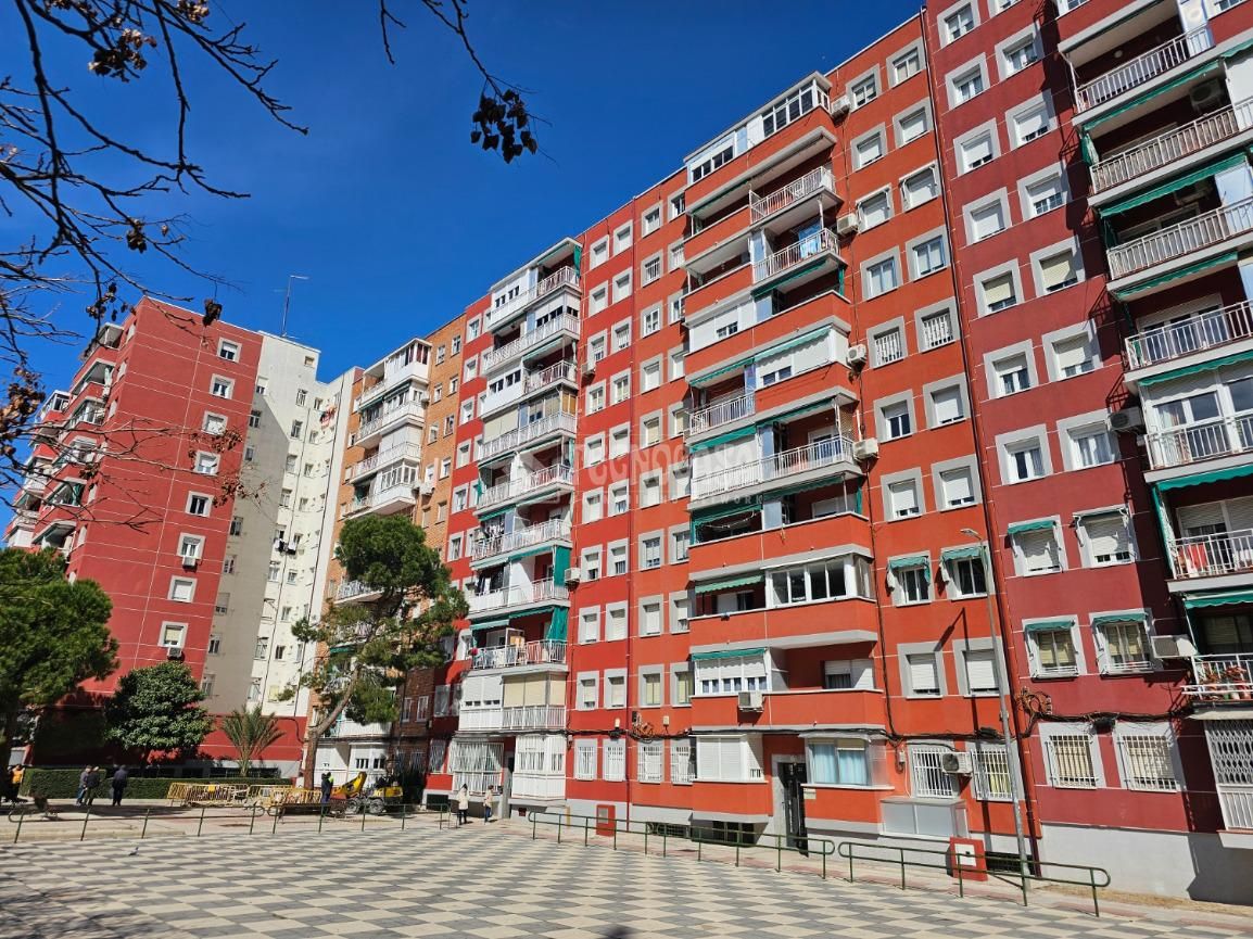Vista exterior de Pis en venda en Alcorcón amb Calefacció, Parquet i Terrassa