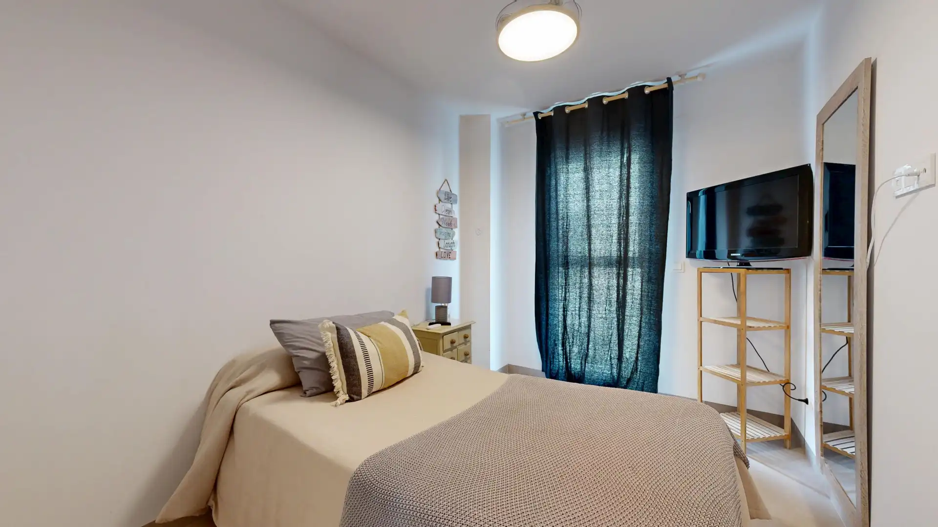 Habitación de Apartamento en venta en Fuengirola con Aire acondicionado, Terraza y Piscina