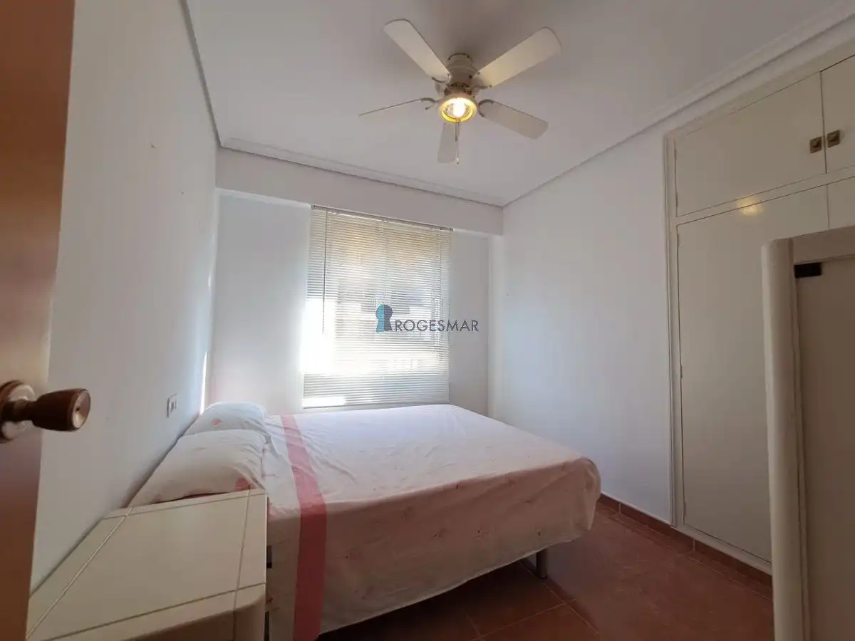 Dormitori de Apartament en venda en Benicasim / Benicàssim amb Terrassa, Traster i Piscina comunitària