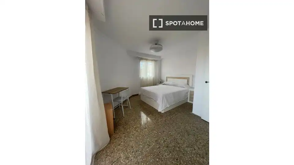 Room in Benimàmet