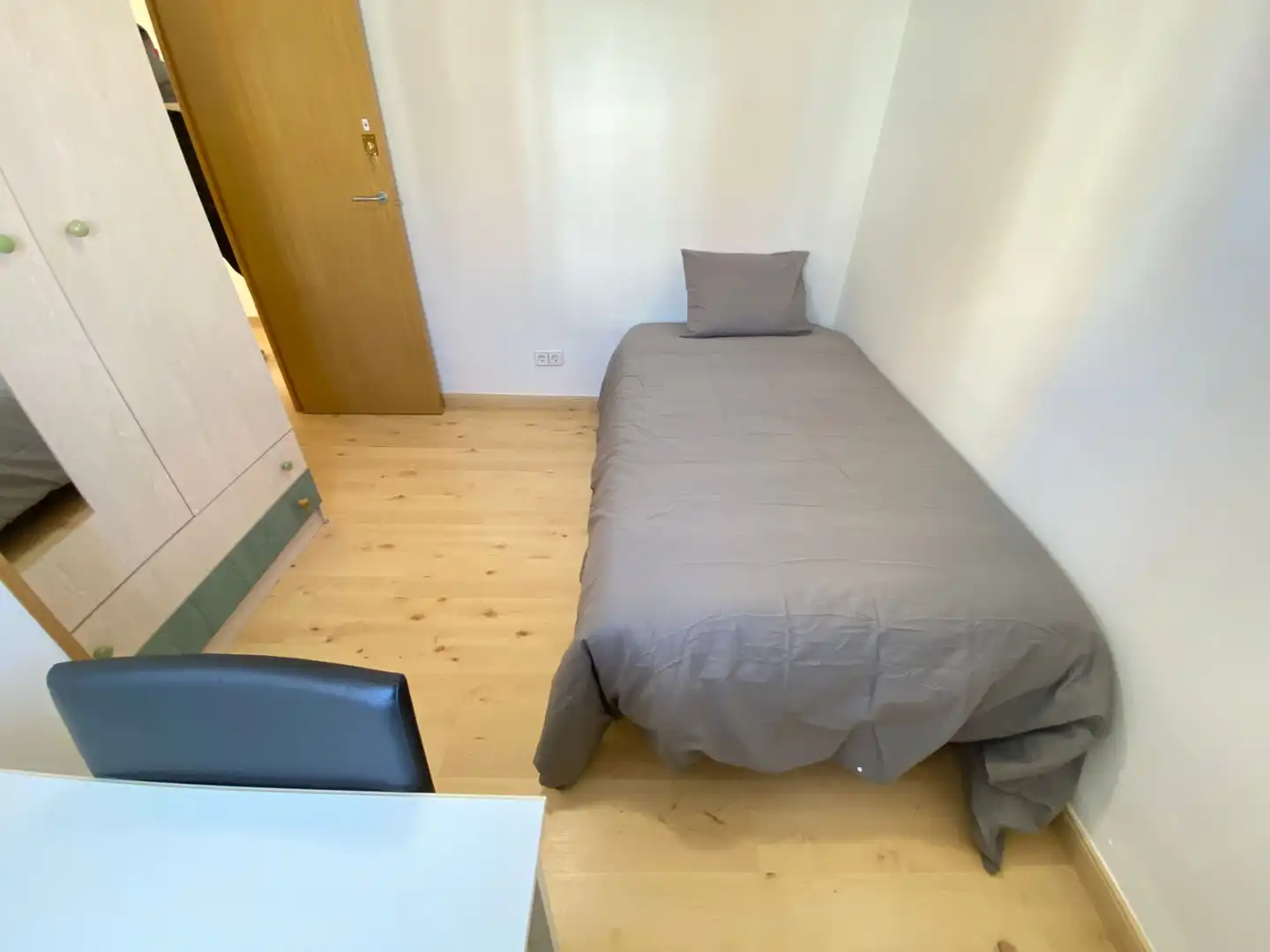 Habitació a Calle Escoriaza, 13, Los Ángeles
