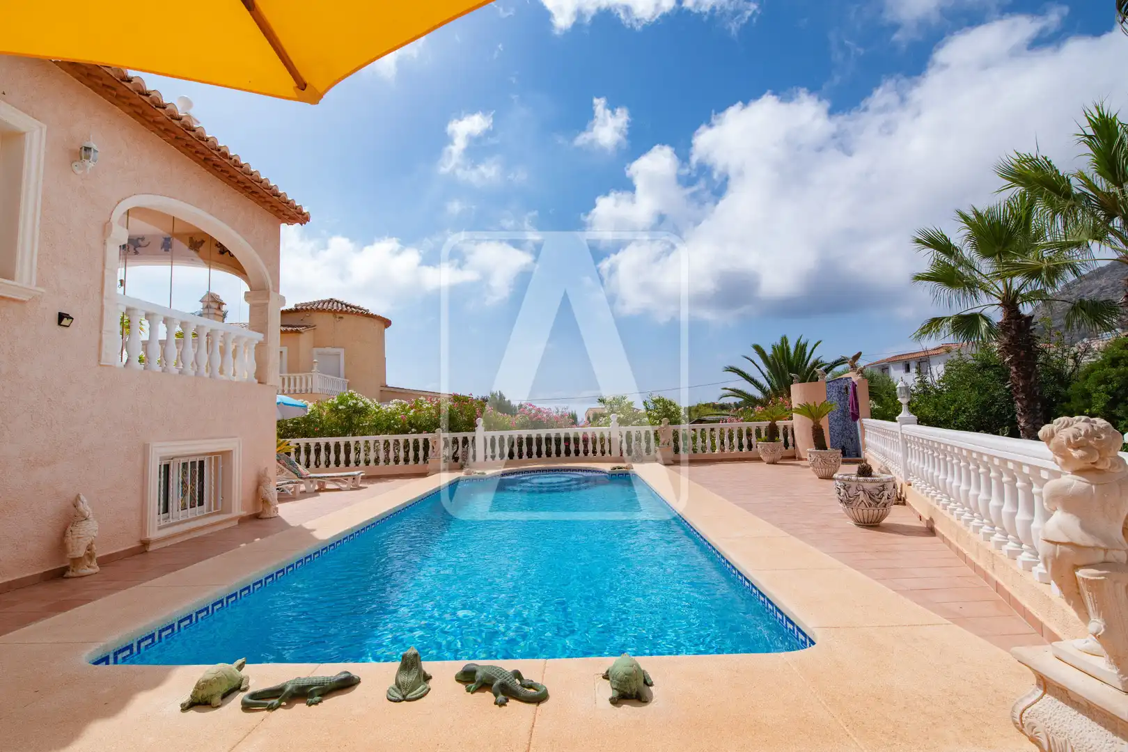 Piscina de Casa o xalet en venda en Calpe / Calp amb Aire condicionat, Calefacció i Jardí privat