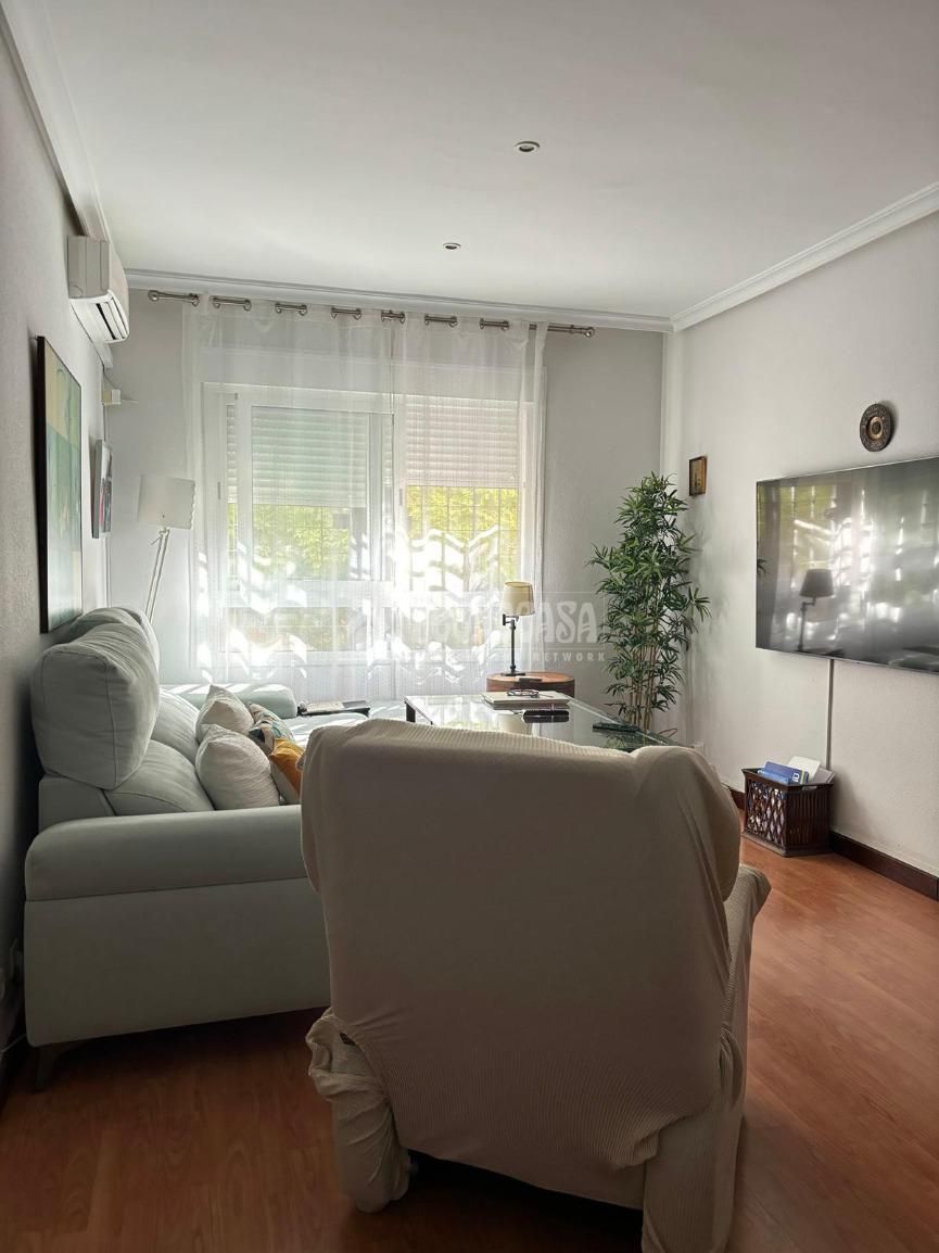 Living room of Flat for sale in  Sevilla Capital