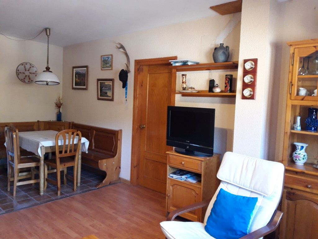 Living room of Duplex to rent in Alp  with Heating, Parquet flooring and Storage room