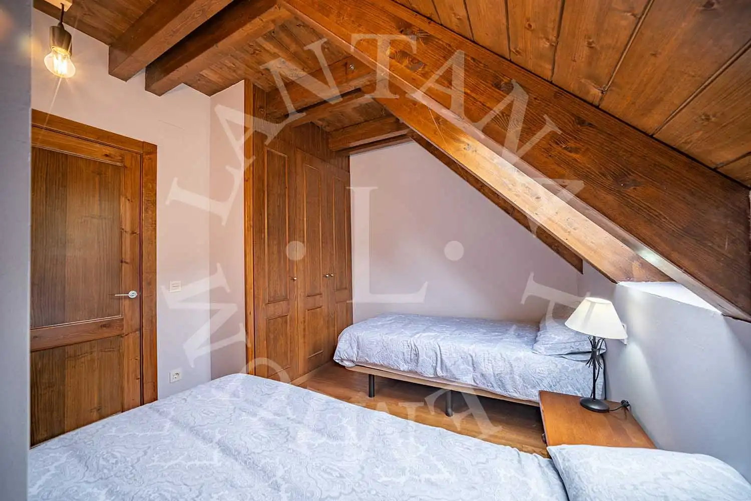 Schlafzimmer von Einfamilien-Reihenhaus zum Verkauf in Vielha e Mijaran mit Heizung, Privatgarten und Parkett