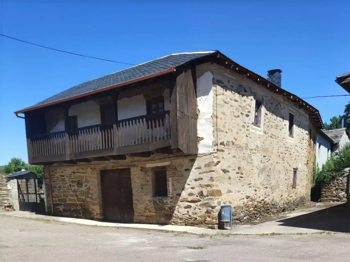 Vista exterior de Pis en venda en Truchas