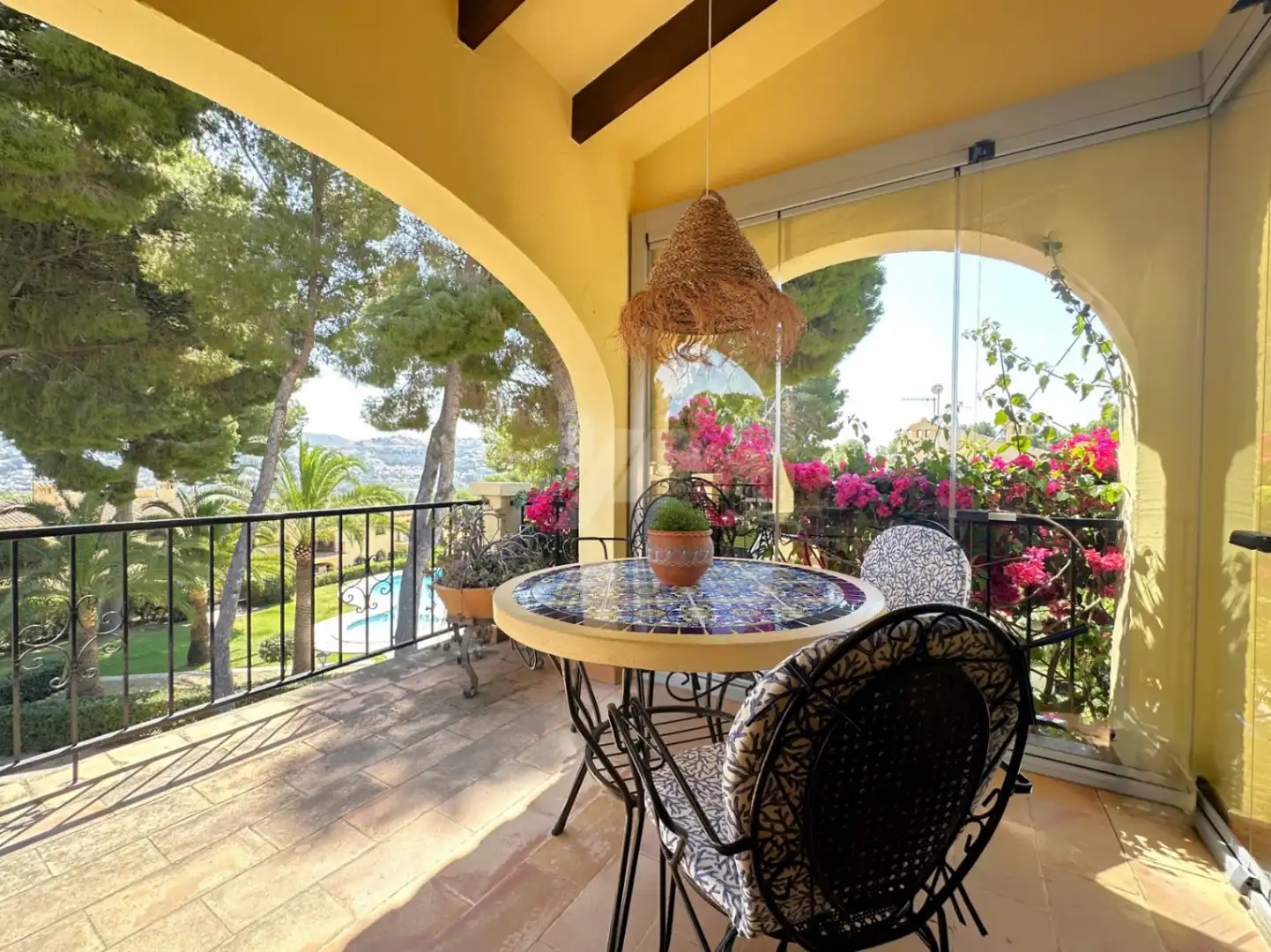 Terrasse von Wohnungen zum Verkauf in Moraira mit Klimaanlage, Heizung und Privatgarten