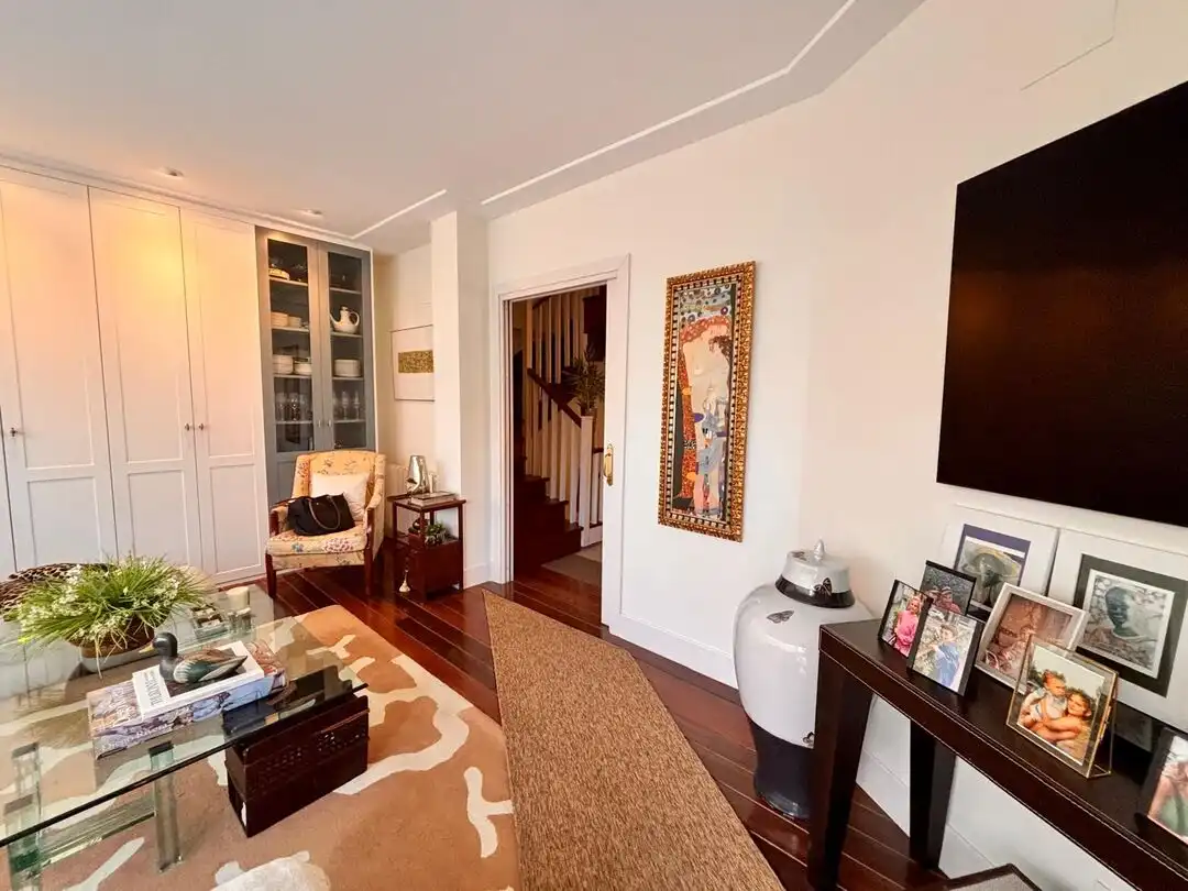 Wohnzimmer von Einfamilien-Reihenhaus zum Verkauf in Sopela mit Heizung, Privatgarten und Terrasse