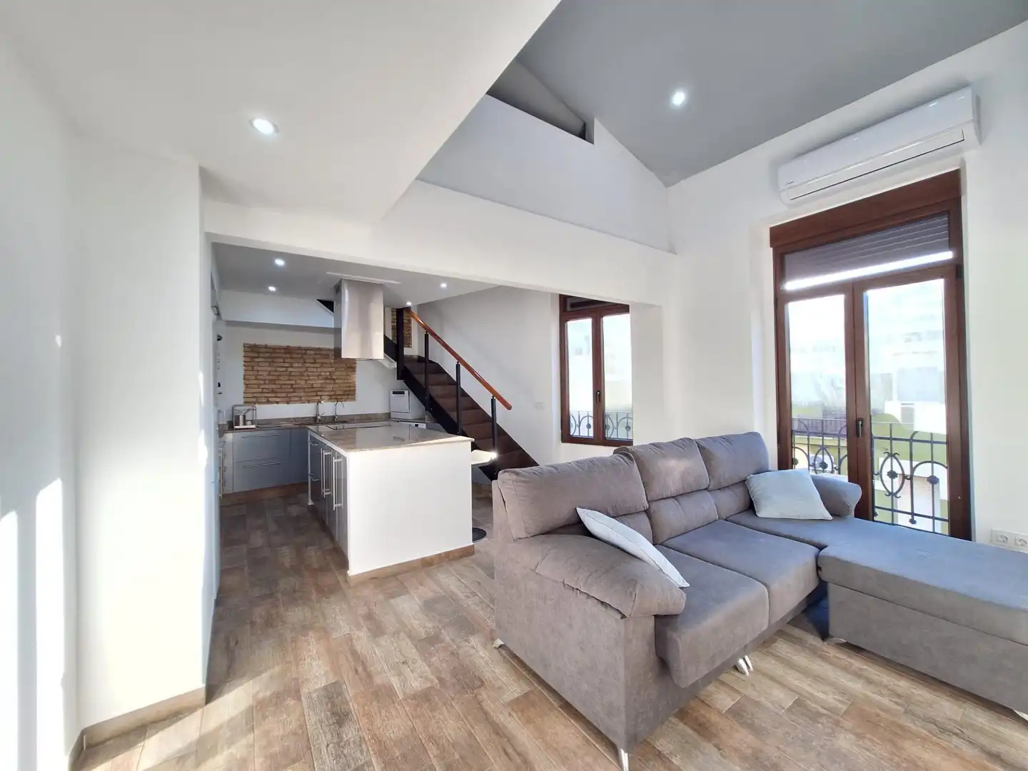 Dúplex con terraza en venta en Calle JOANOT MARTORELL