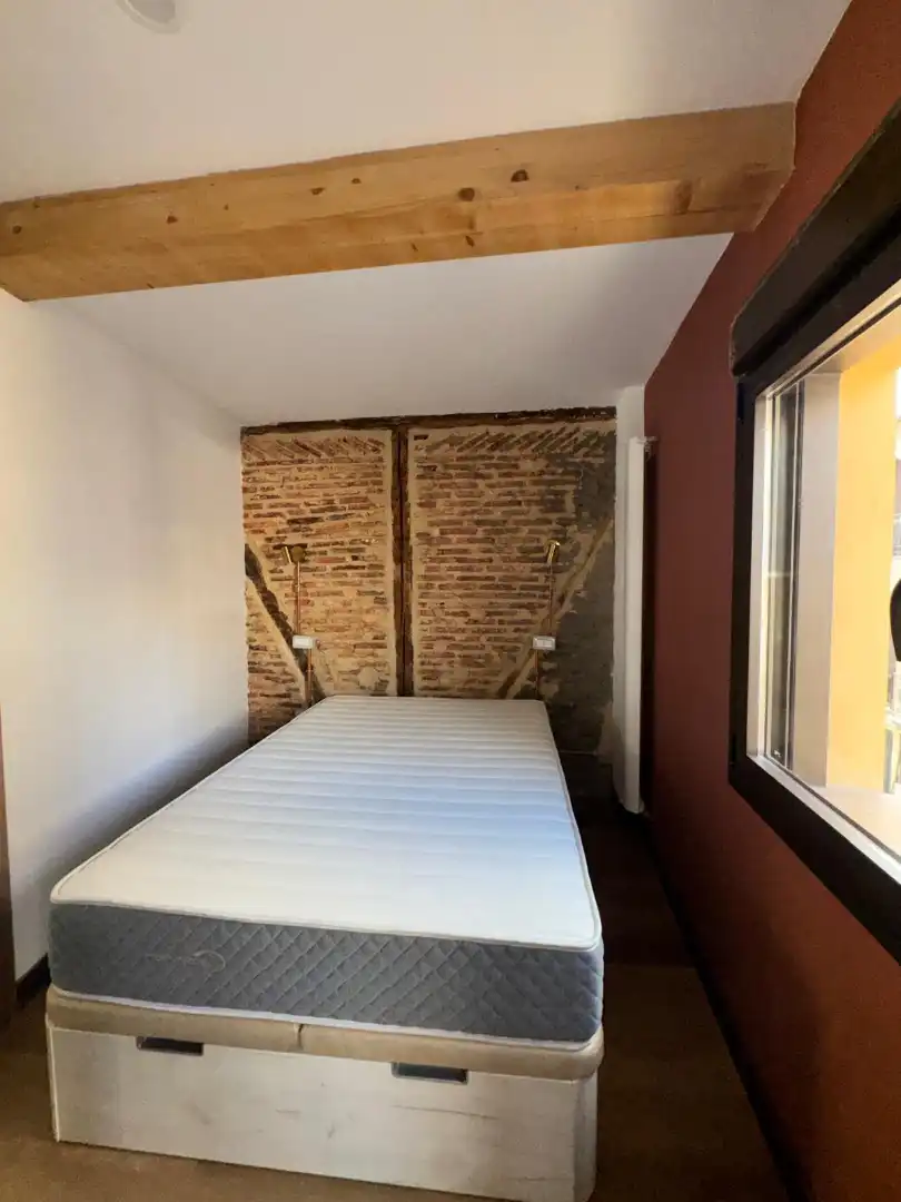 Schlafzimmer von Dachboden zur Miete in Segovia mit Heizung, Möbliert und Ofen
