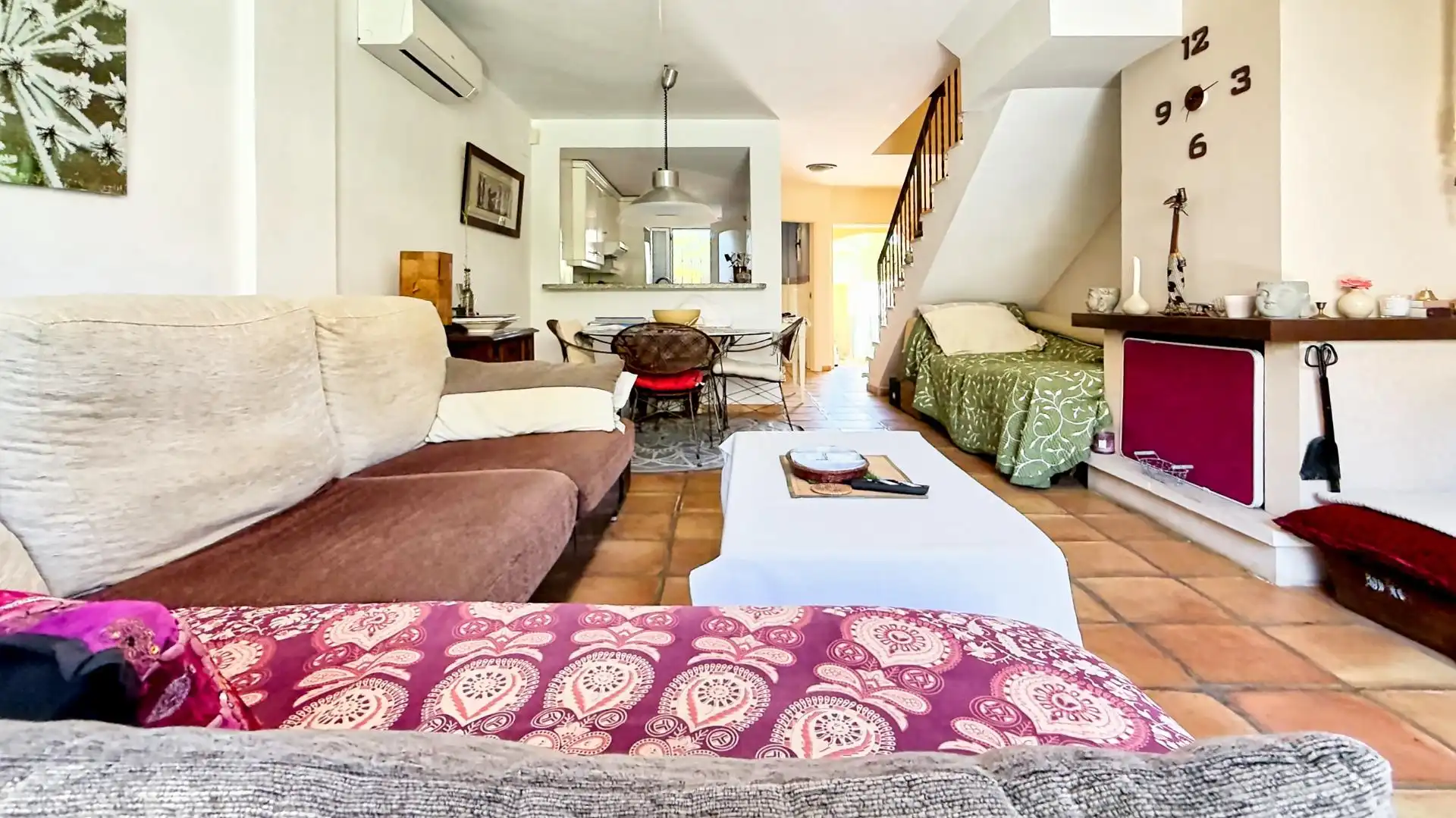 Sala de estar de Casa adosada en venta en Finestrat con Aire acondicionado, Jardín privado y Terraza