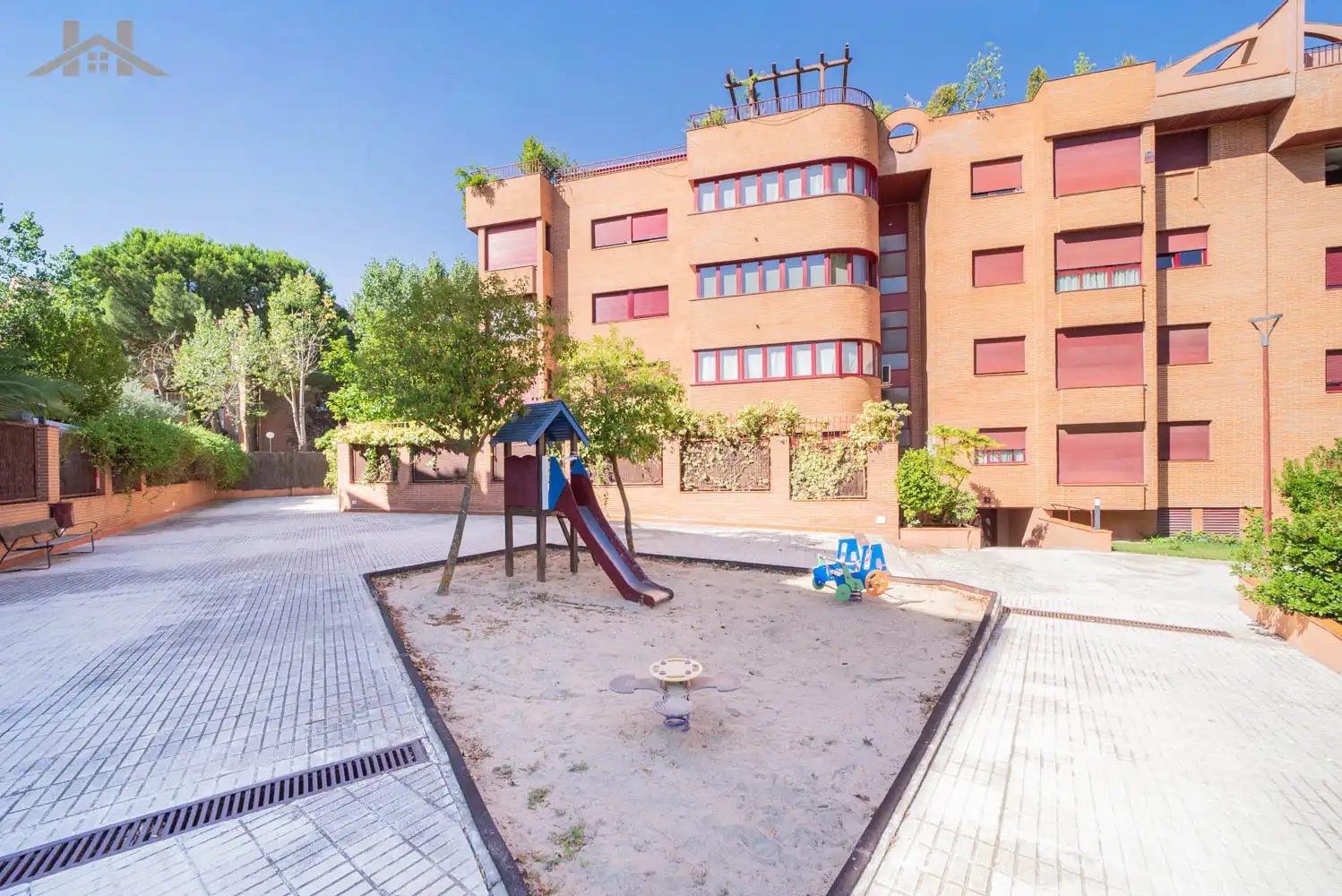Vista exterior de Pis en venda en Pozuelo de Alarcón amb Aire condicionat, Calefacció i Terrassa